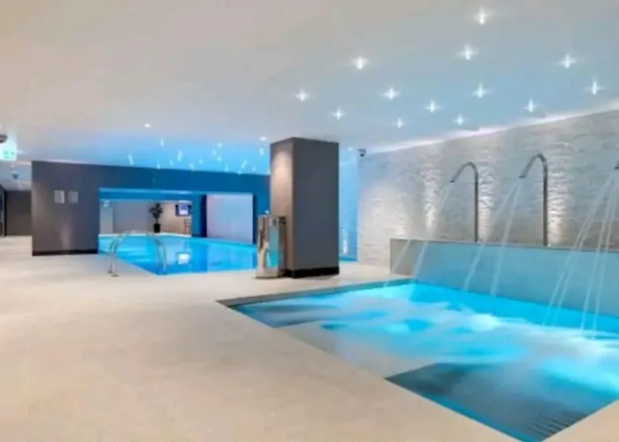 375 Kensington High St Apartment