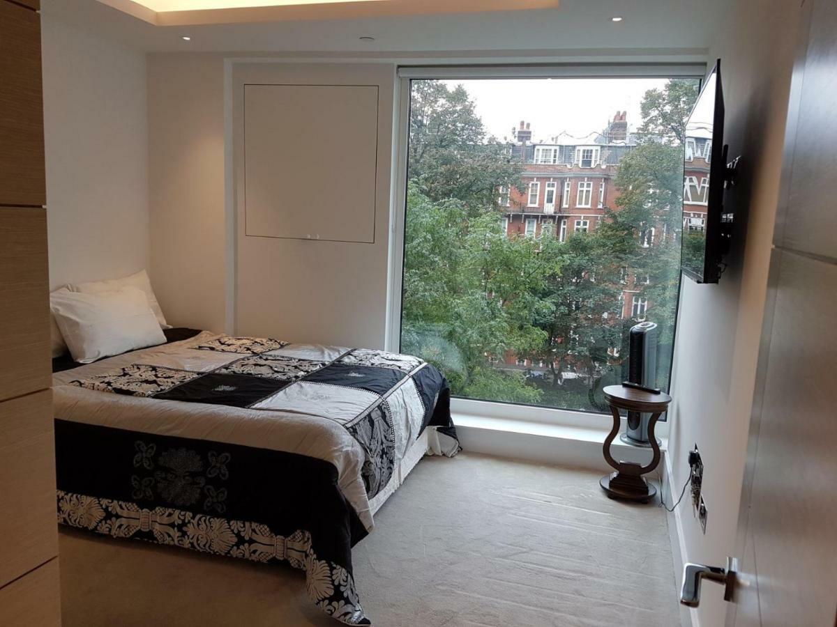 375 Kensington High St * Londra